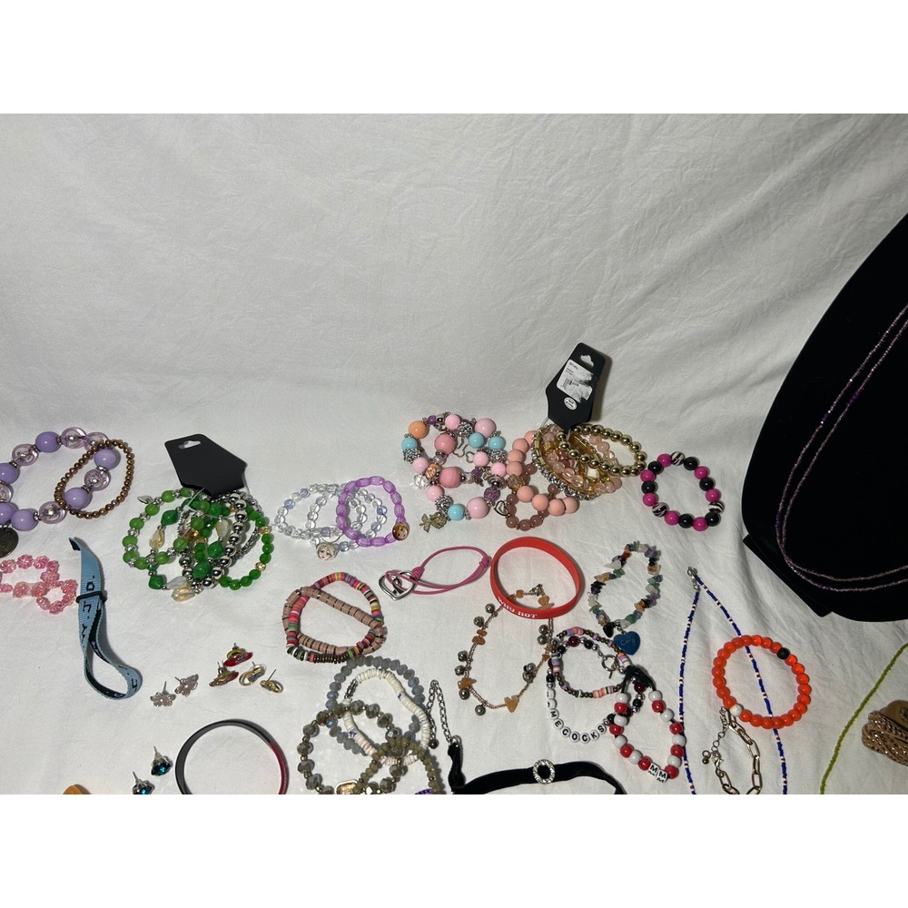 1-2lbs Assorted‎ Women's Jewelry Lot Bracelets Necklaces Earrings Charms Clips - Picture 3 of 9